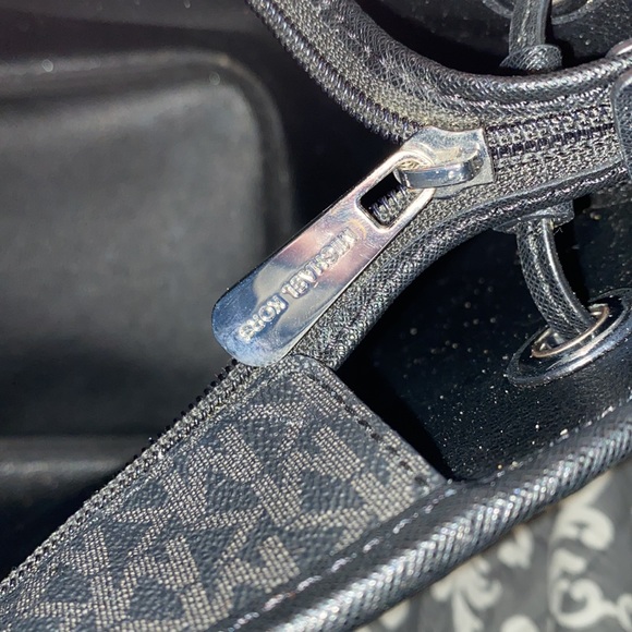 ***AUTHENTIC MICHAEL KORS BLACK TOTE BAG 🖤🖤🖤*** - Picture 9 of 13